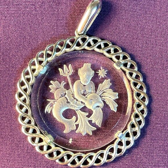 Vintage Etched Glass Zodiac Aquarius Pendant  & Necklace signed Crown TRIFARI - Picture 1 of 8